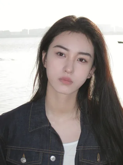 去黑色素美白精华该怎么正确使用呢