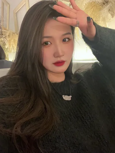 如何根据肤质选择洁面膏，实现温和有效的清洁。