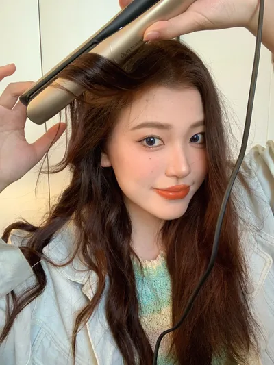 坐飞机时适合用日间抗老精华吗？