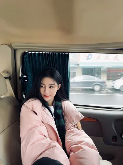 冻龄精华里的哪些抗老成分能让皮肤更紧致？