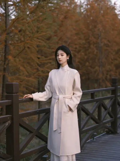 化妆后眼红咋回事？