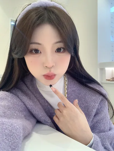 雅漾的保湿乳和精华乳，先用哪个好？