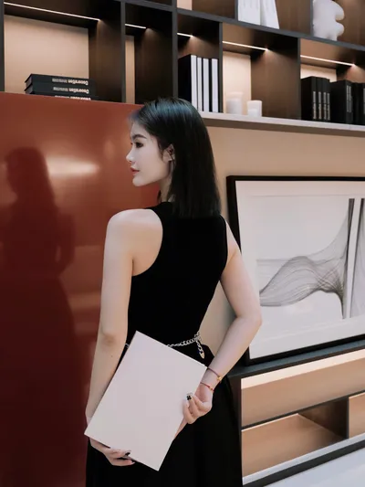 使用多久才能看到去黑色素精华的效果？