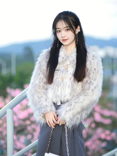 挑选身体乳时，哪些润肤成分对干燥皮肤更友好？