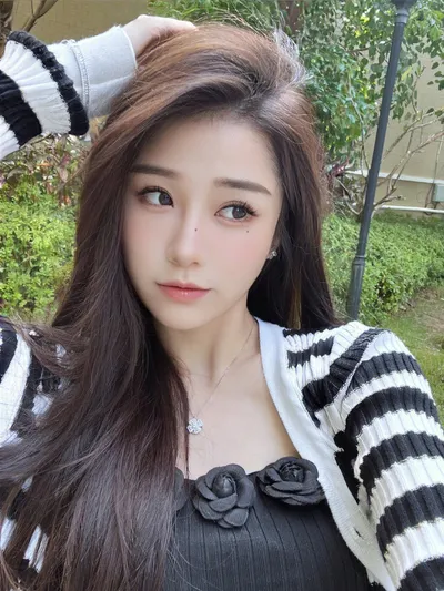 冻龄抗老精华颜色不一样正常吗？