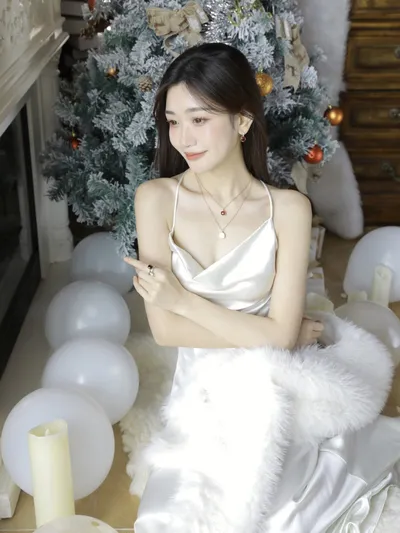 用了精华还要用精油吗？