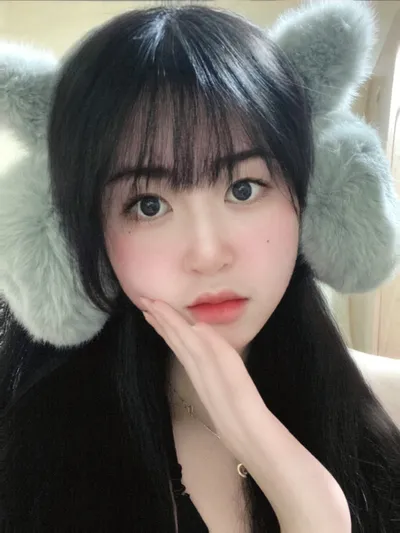 脸上长白头痘痘咋回事? 脸上长白头痘痘咋回事?