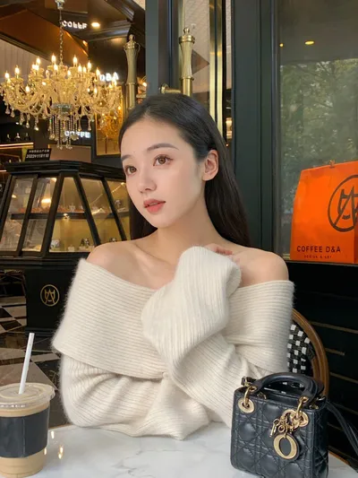 脸上肿么办？粉刺有闭口和破的？