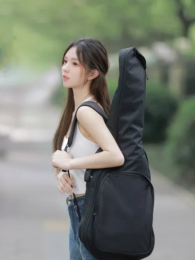 刚脱掉的袜子，你会闻吗？