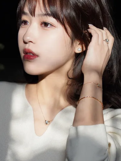 脖子黑咋美白？