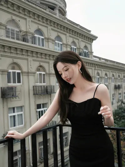 哪个牌子的美白水里面有烟酰胺成分呀？