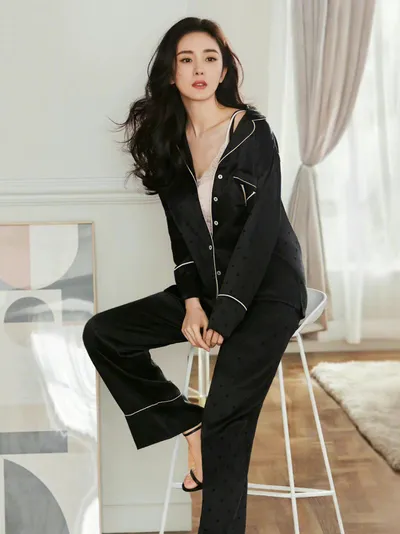 飞机上能携带美白淡斑精华吗？