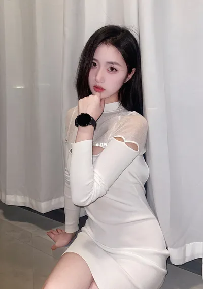 油皮选什么样的抗老精华才不油腻闷痘？ 关键词：抗老精华