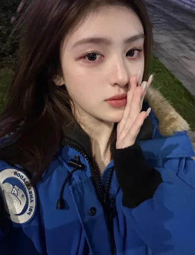 想问干皮抗老该选什么成分的精华比较好？