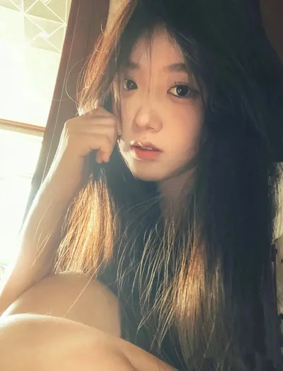 面部精华该怎么用才有效，手拍还是涂抹？