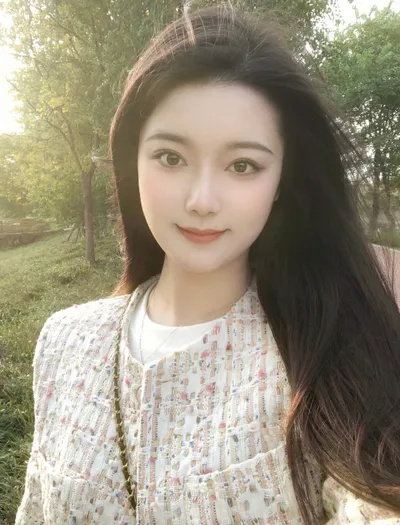 现在用的唇膏太干，是不是该换成唇油呢？