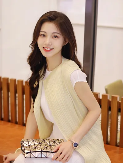 女生该用什么轻龄抗老精华？