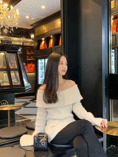 护肤新手想问,紧致精华油能靠精油紧致肌肤吗? 护肤新手想问,紧致精华油能靠精油紧致肌肤吗?