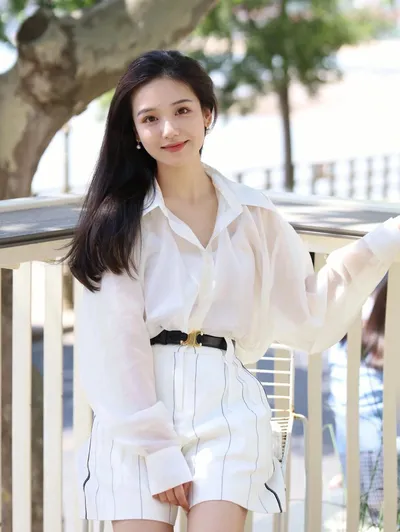 如何挑选一款能有效淡化法令纹的抗老精华？