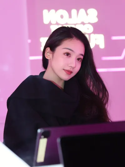 如何用抗皱眼部精华安瓶？