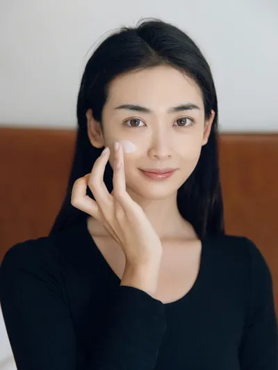 抗老淡纹精华用多久能看到淡化纹路效果？