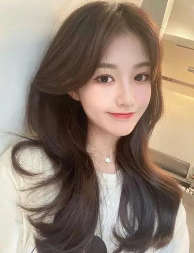 哪种护手霜的精华成分能让双手保持滋润？