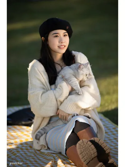 适合女生的眼霜，哪款有眼部精华？