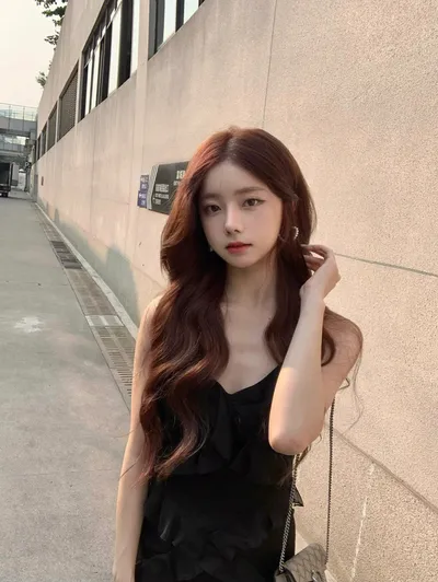 混合性皮肤适合用眼部精华吗？还是眼霜更靠谱？