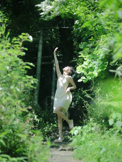 脸上总是长痘，芦荟胶能代替日常护肤品吗？